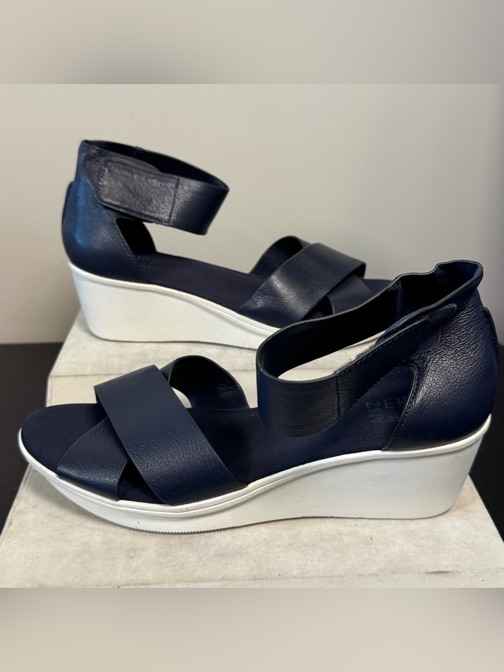 Naturalizer Women's Navy Leather Wedge Sandals with White Sole, size 11